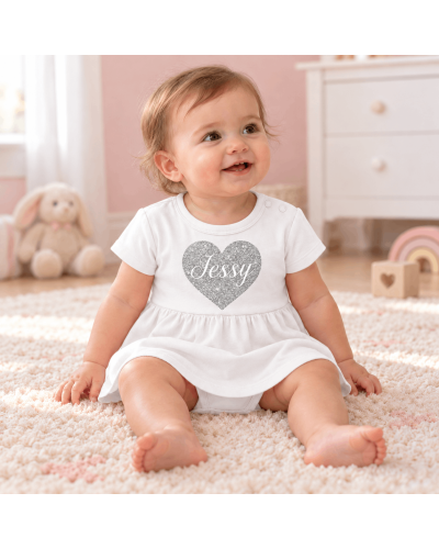 Romperjurkje bedrukt met hart en naam | Babygeschenk kopen? | Babydrukwerk