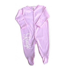 Pyjama met wantjes bedrukt met naam